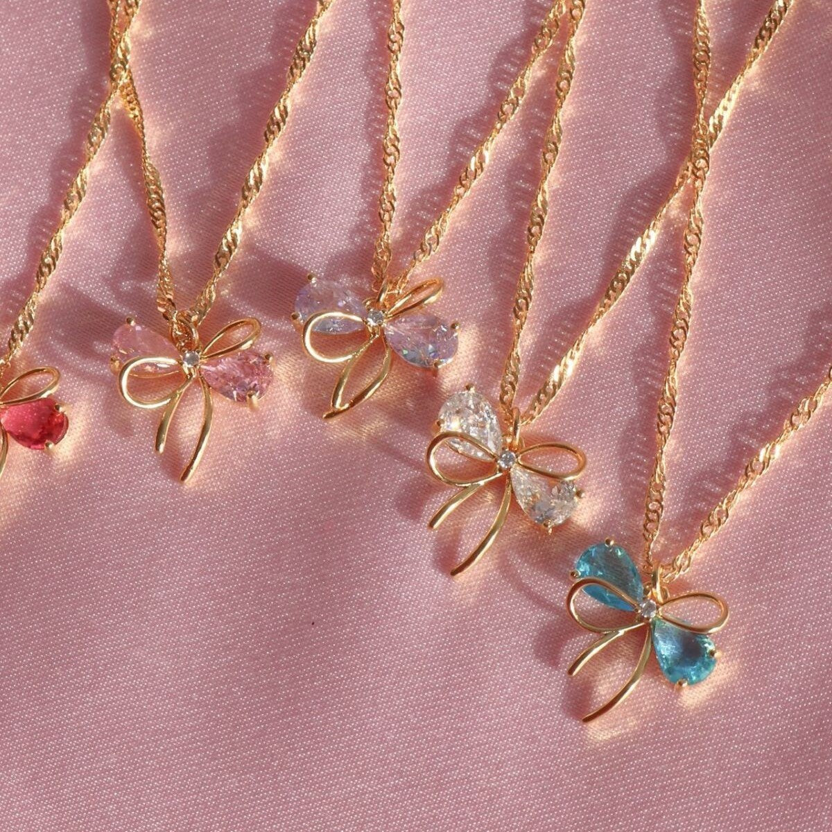 Collana Chic con Fiocco da Donna in Rame con Pendente in Argento Sterling 925, Finitura Galvanizzata, Delicata Catena a Clavicola in Stile Fresco e Dolce
