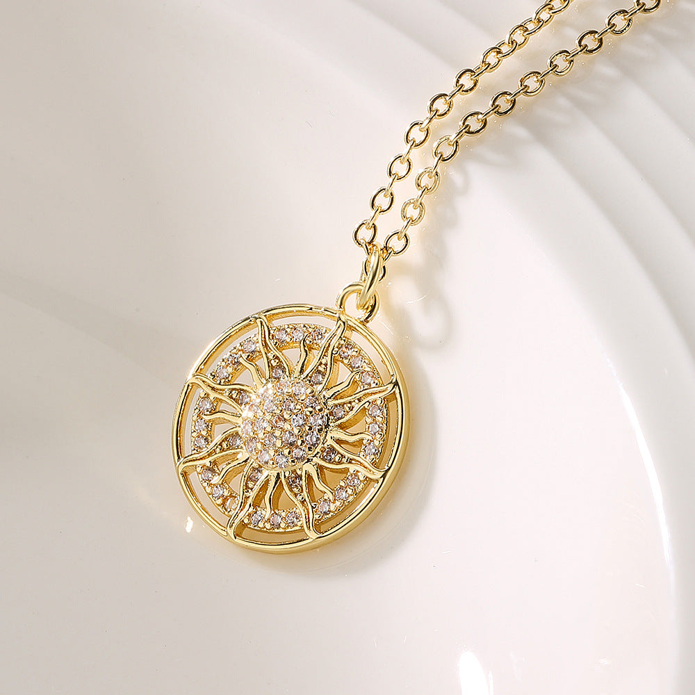 Collana con Pendente a Esagramma Geometrico Minimalista da Donna, con Base in Ottone e Placcatura in Oro Vero con Intarsio di Zirconi
