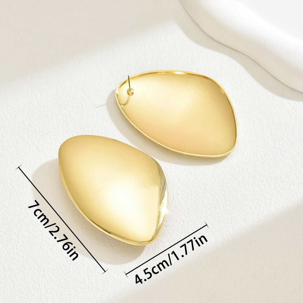 Minimalist Geometric Zinc Alloy Earrings with Electroplated Finish for Women, Smooth Polished Surface and Versatile Oval Ring Design