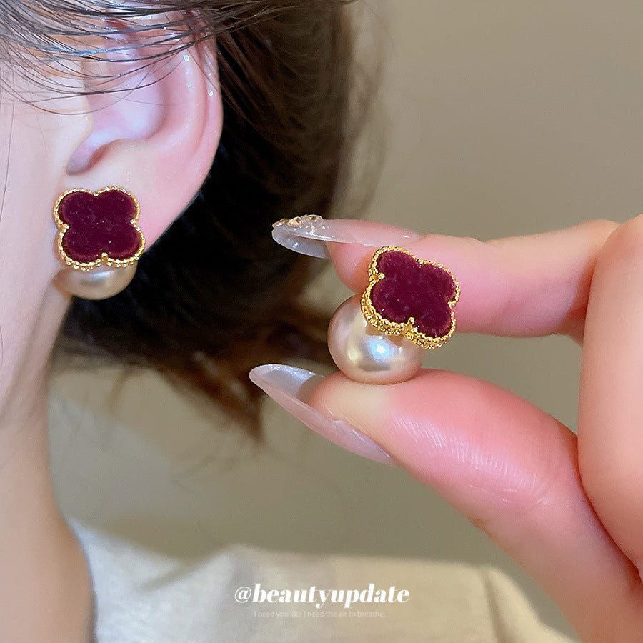Orecchini a perno floreali con perle in acciaio placcato, stile vintage e minimalista da donna