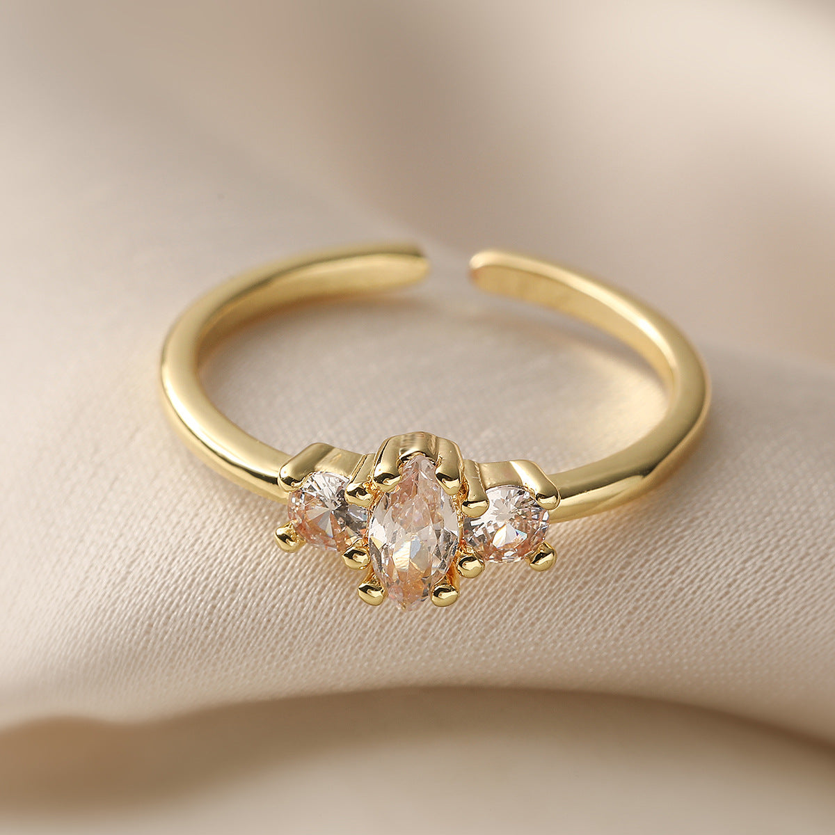 Anello Aperto Geometria Minimalista Vintage da Donna in Ottone con Zirconi Micro-Incastonati