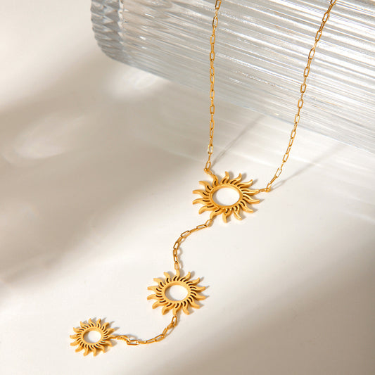 Collar con colgante de girasol minimalista para mujer, de acero inoxidable, diseño geométrico hueco con acabado chapado, cadena larga para suéter