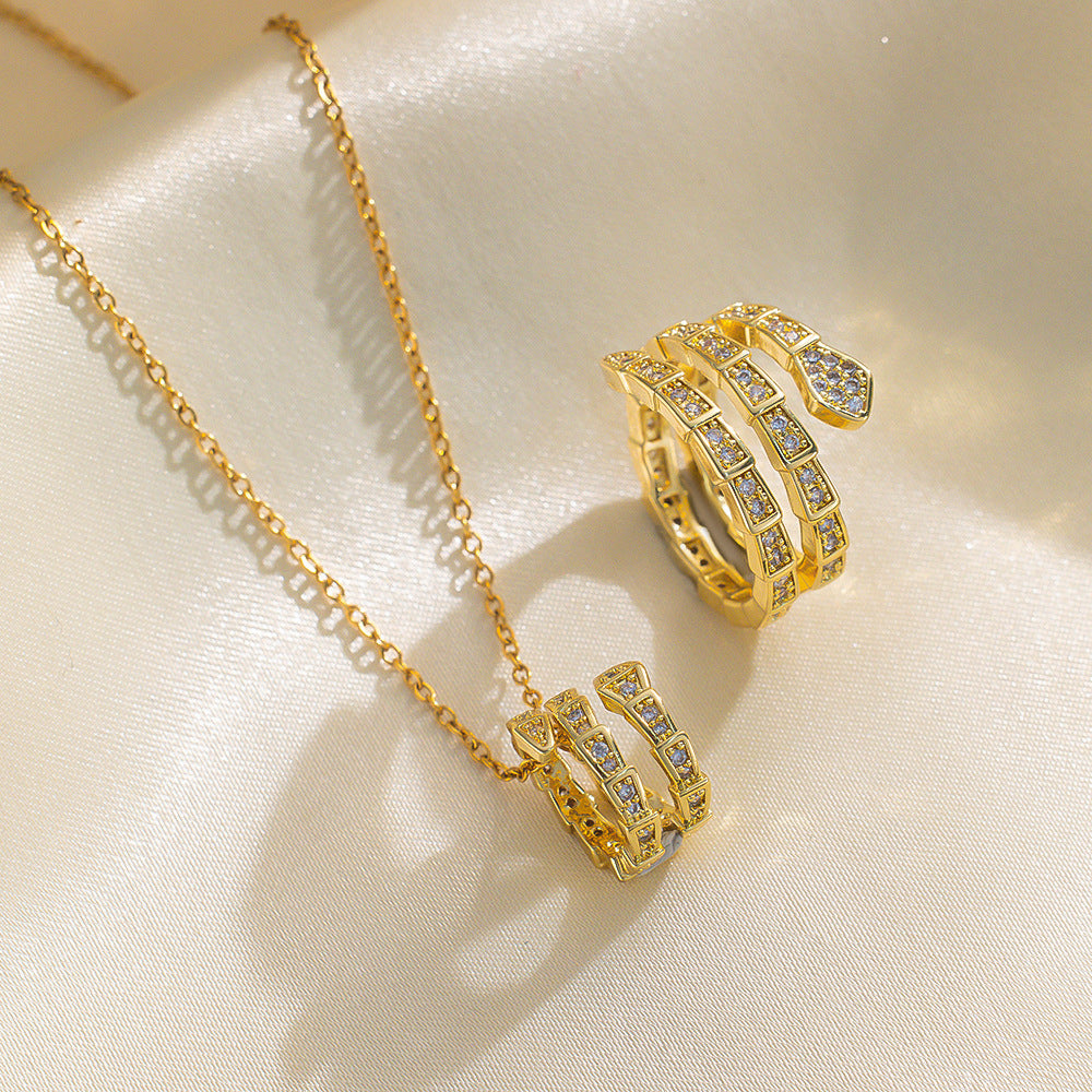 Fashionable Snake-Shaped Pendant Necklace for Women in Titanium Steel with Rhinestone Inlay and O-Chain