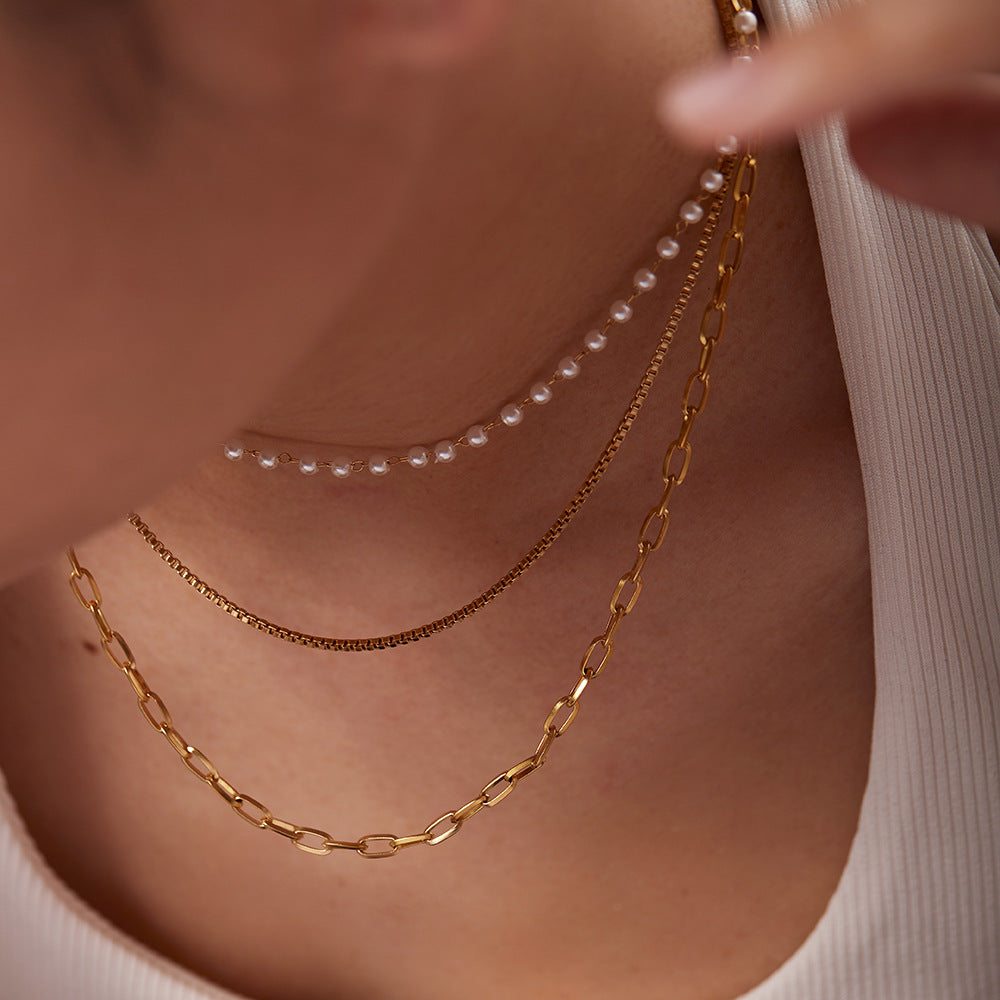 Collana alla Moda da Donna a Tre Strati in Acciaio Inossidabile Placcato Oro 18K con Piccola Perla e Catenina a Bambù
