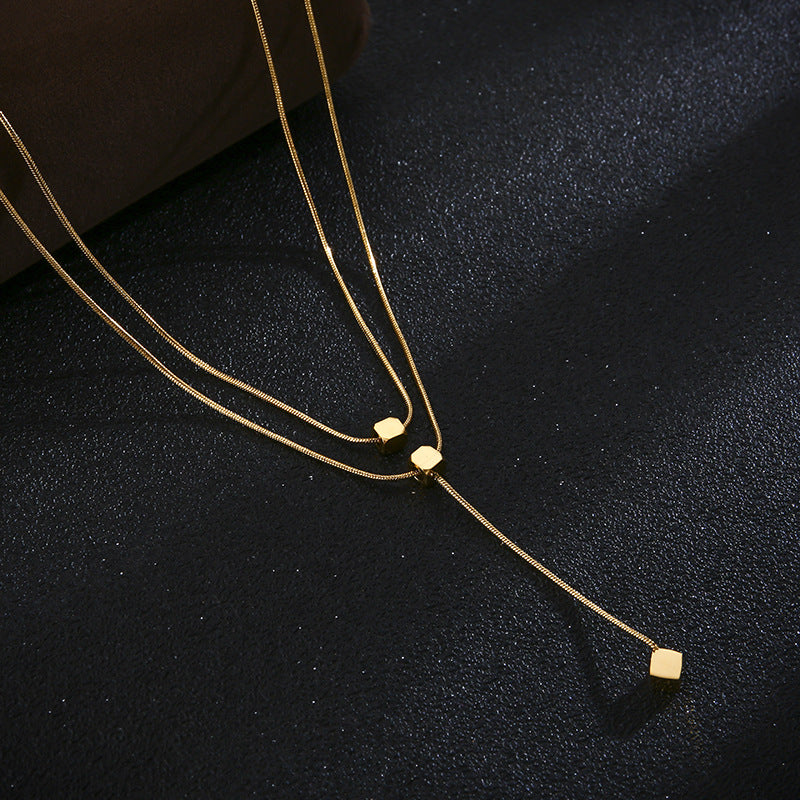 Collana a strati minimalista geometrica in acciaio titanio placcato per donne e uomini, girocollo con pendente quadrato alla moda