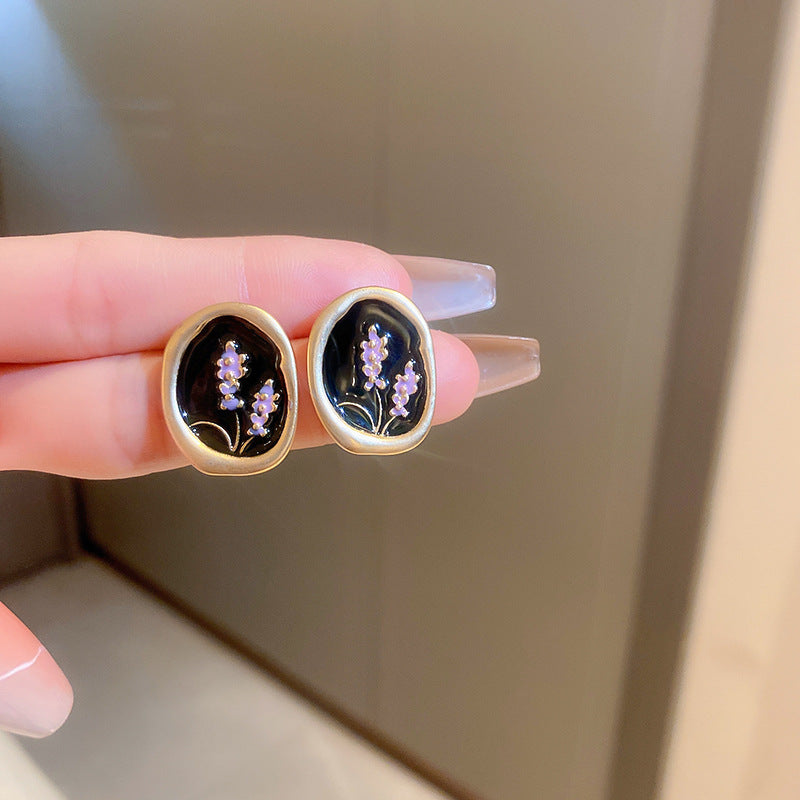 Vintage Geometric Earrings in Copper with Electroplating for Women, French Court Style Retro Ear Studs with Luxe Minimalist Aesthetic