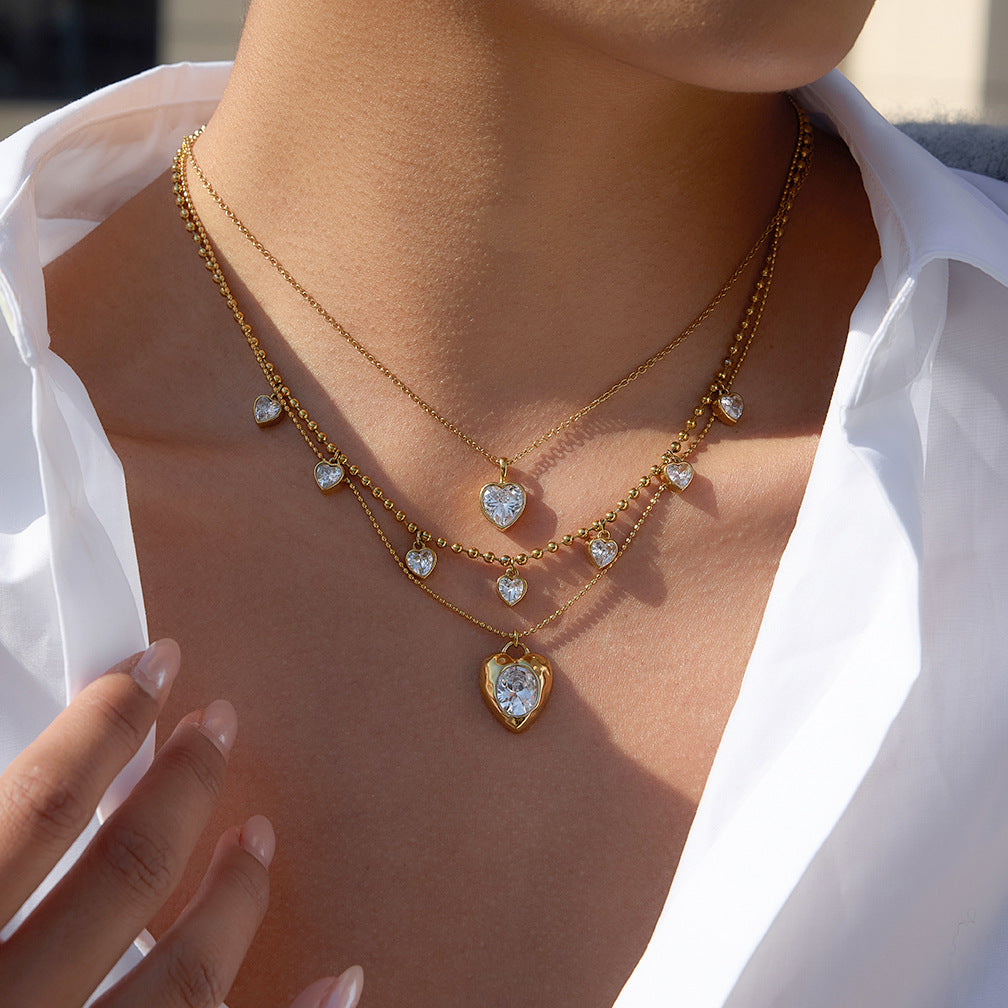 Collar con colgante de corazón minimalista de acero de titanio con chapado en oro al vacío PVD para mujer