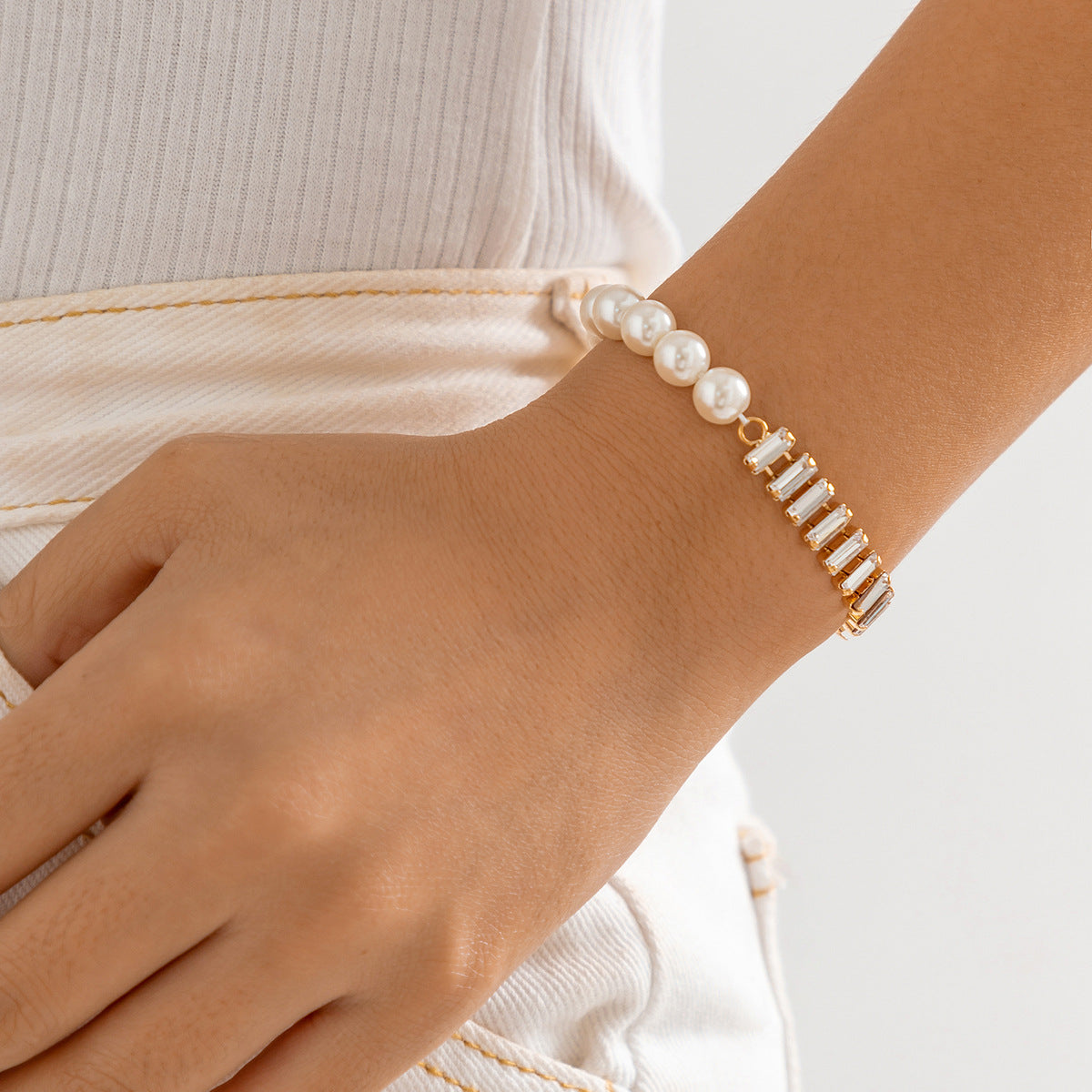 Bracciale Elastico con Perline Turchesi e Dettagli Floreali Rustici a Forma di Farfalla con Cristalli Micro-Pave