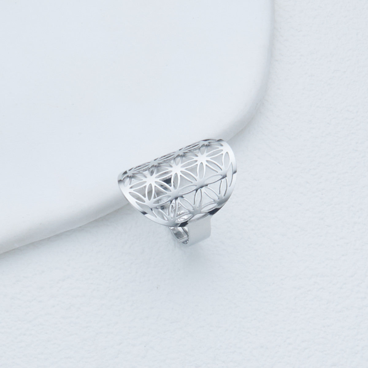 Hollow-Out Adjustable Life Flower Ring in Stainless Steel with Gold or Silver Plating for Women