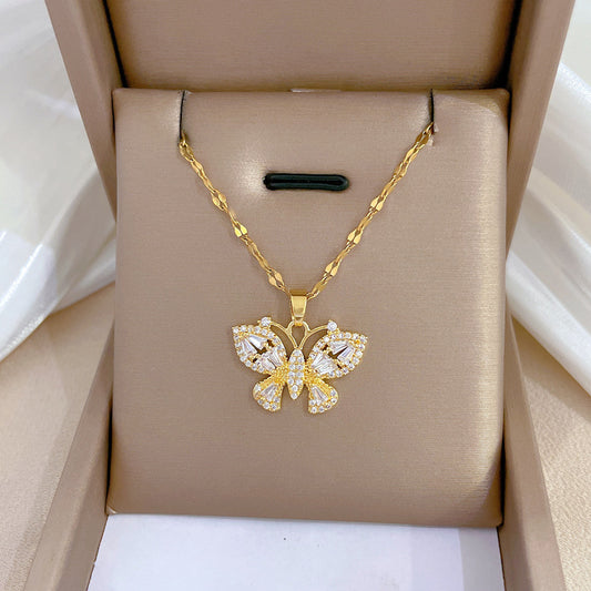 Collana pendente a farfalla minimalista in acciaio al titanio da donna con intarsio in strass e delicata catena clavicola
