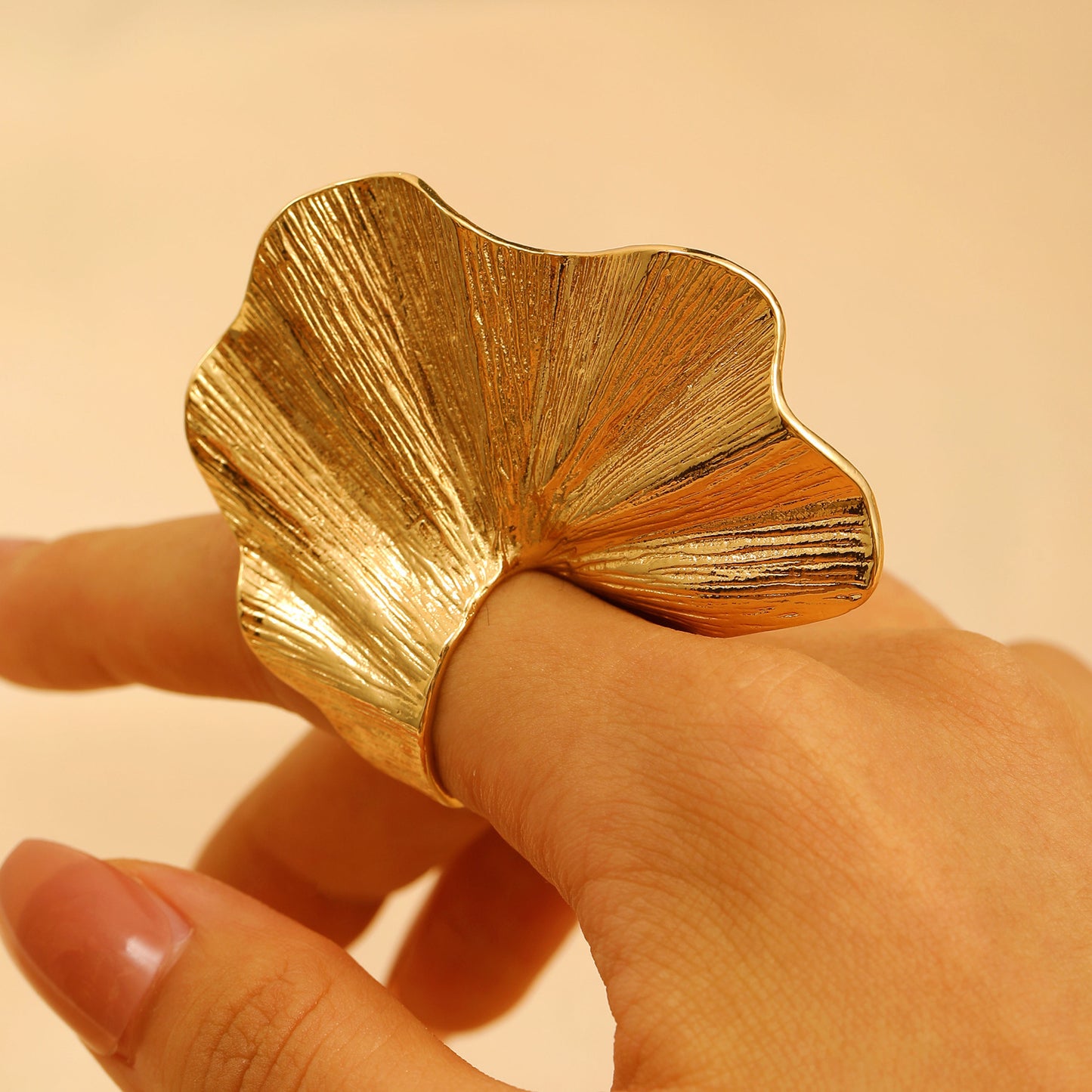 Anello Aperto da Donna a Goccia d'Olio Placcato in Lega con Motivo Floreale Geometrico Esagerato