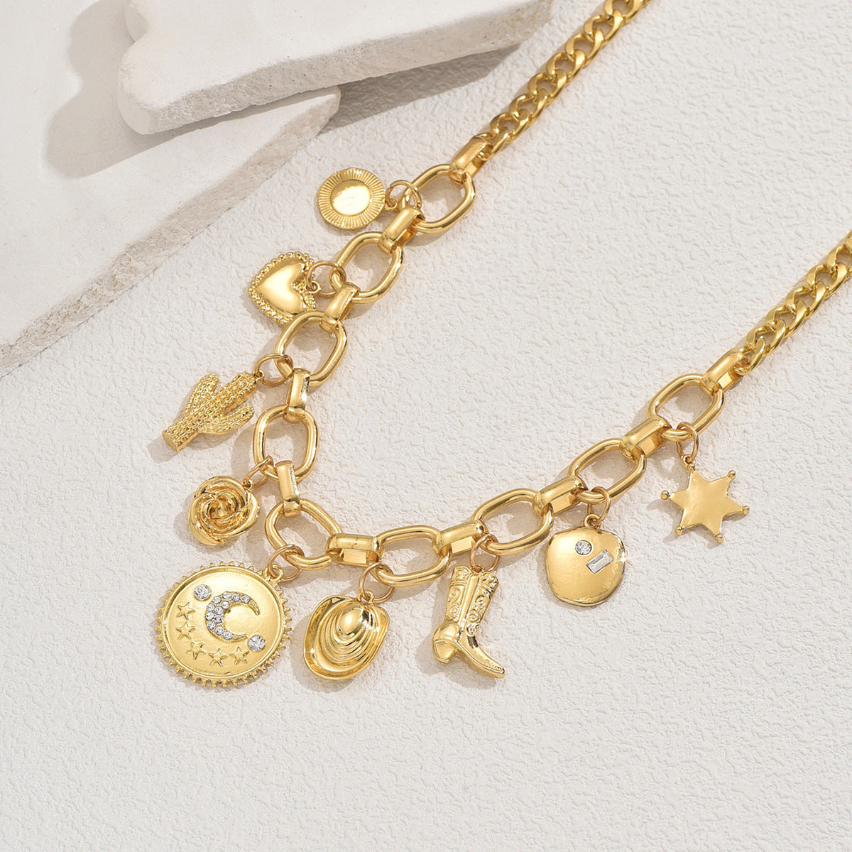 Collar con colgante de luna creciente geométrica con incrustaciones de diamantes de imitación para mujer, cadena con medallón de aleación de zinc