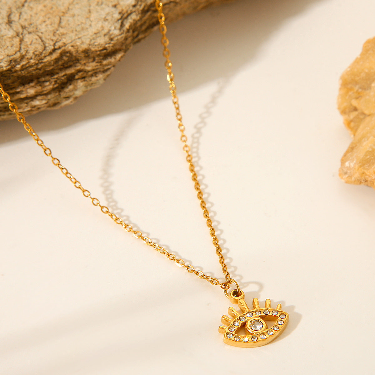 Collana con Pendente Occhio Turco in Acciaio Inossidabile Placcato Oro 18K Stile Geometrico Ins con Intarsio di Strass da Donna