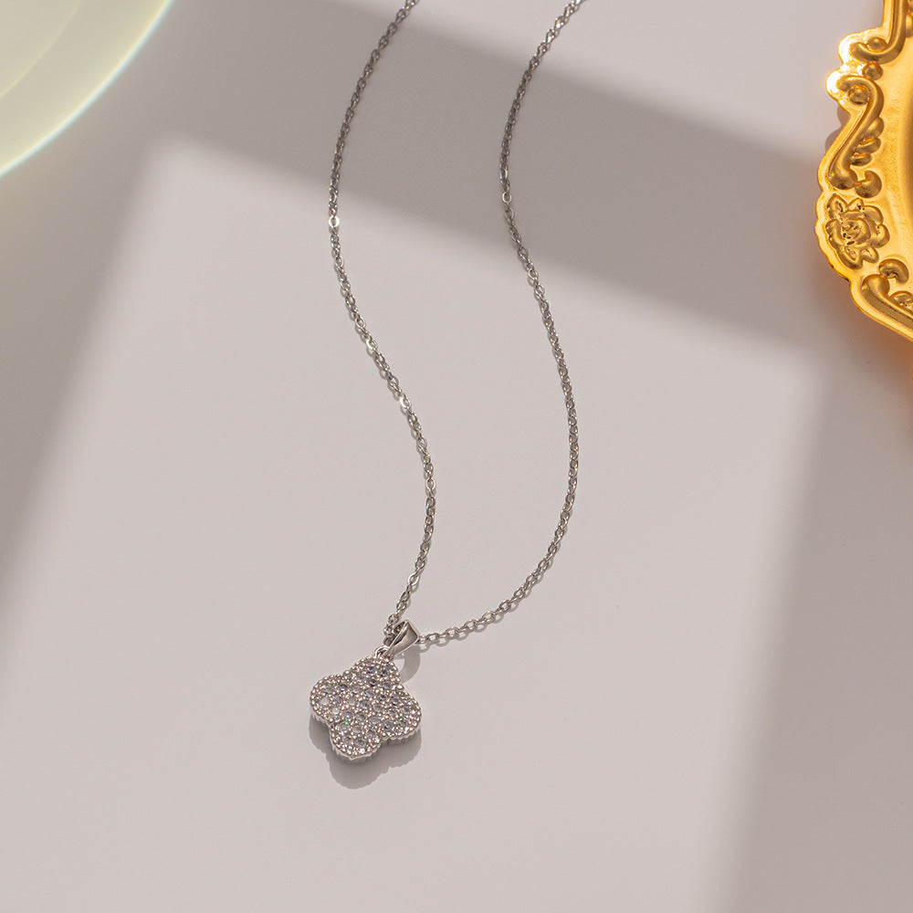 Collana pendente con quadrifoglio in acciaio al titanio placcato oro rosa 18 carati minimalista di lusso da donna