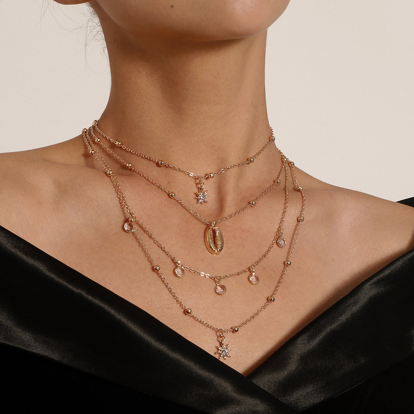 Retro Hip-Hop Multi-Layer Star of David Pendant Necklace for Women with Rhinestone Inlay and Alloy Base in Polished Gold-Plated Finish