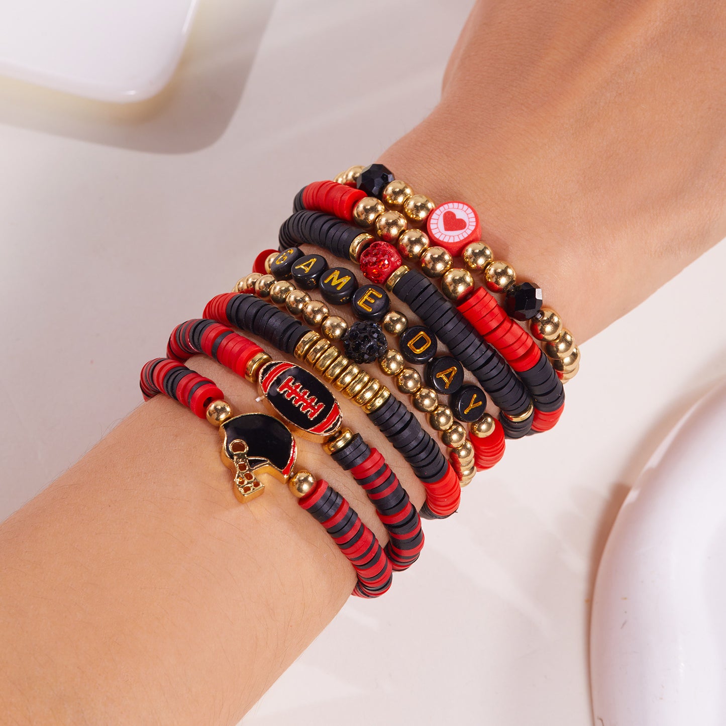 Pulsera unisex de goma con cuentas acrílicas y dijes de números con temática de fútbol para el día del partido o como regalo para mamá deportista