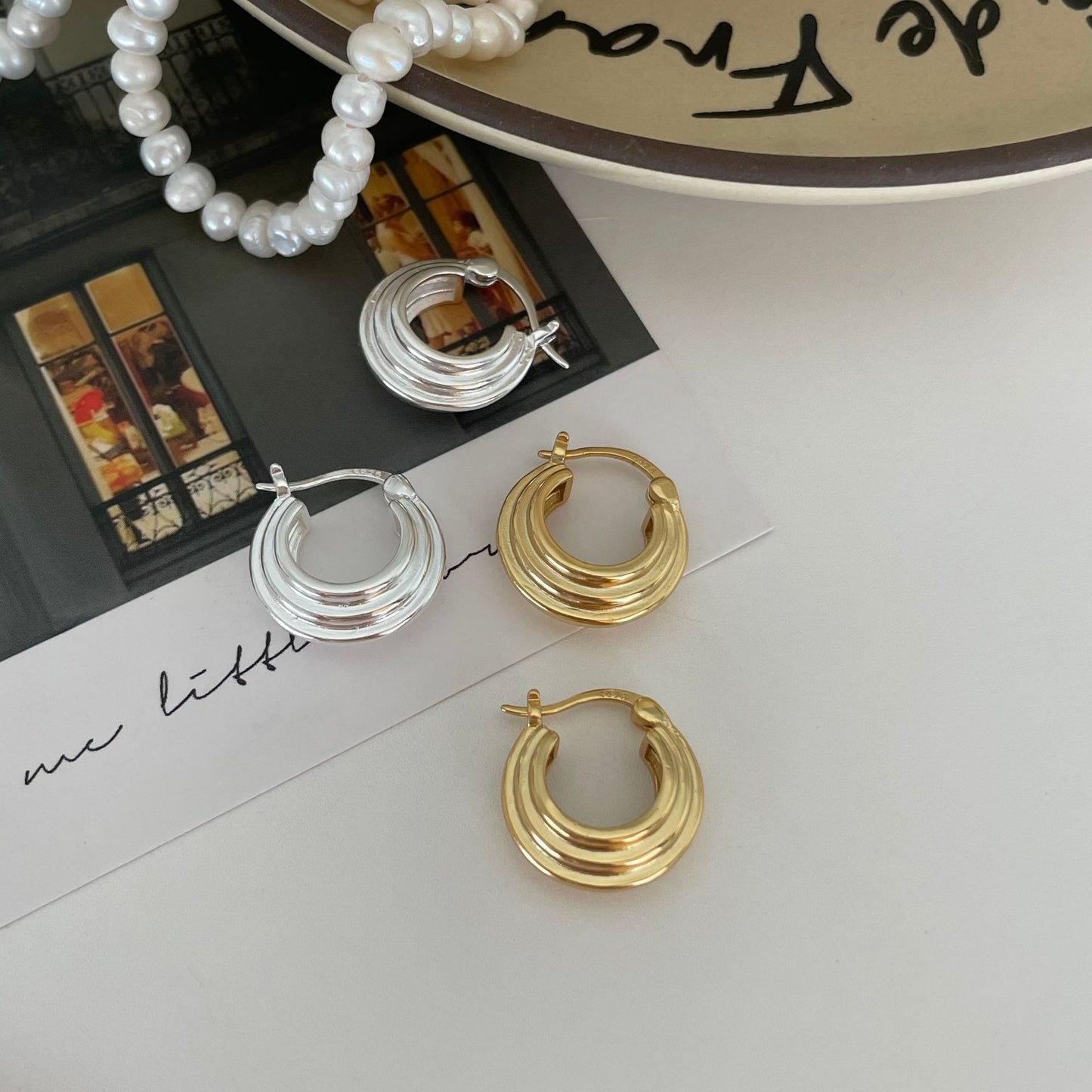 Pendientes Minimalistas con Forma de Letra de Plata de Ley 925 con Acabado Chapado para Mujer
