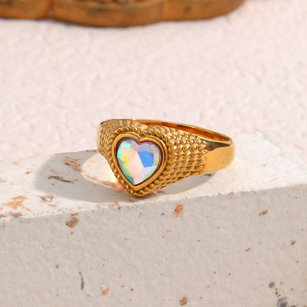 Anillo de acero inoxidable con forma de corazón estilo lujo, baño de oro de 18K y diseño trenzado.