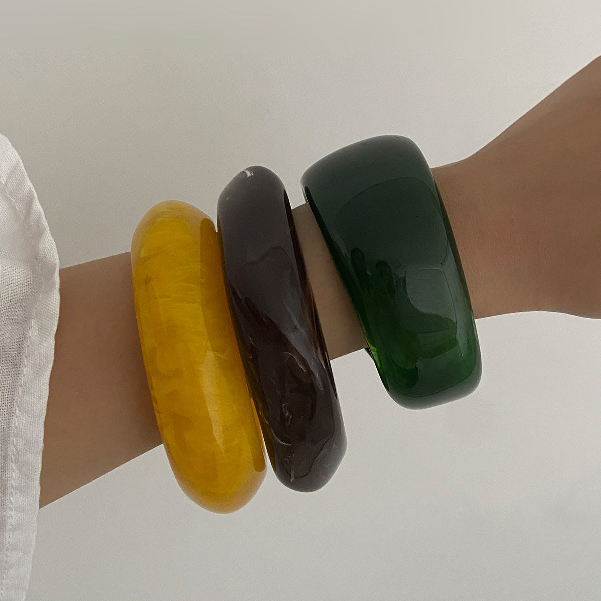 Vintage Gradient Resin Oval Geometric Wide Cuff Bracelet