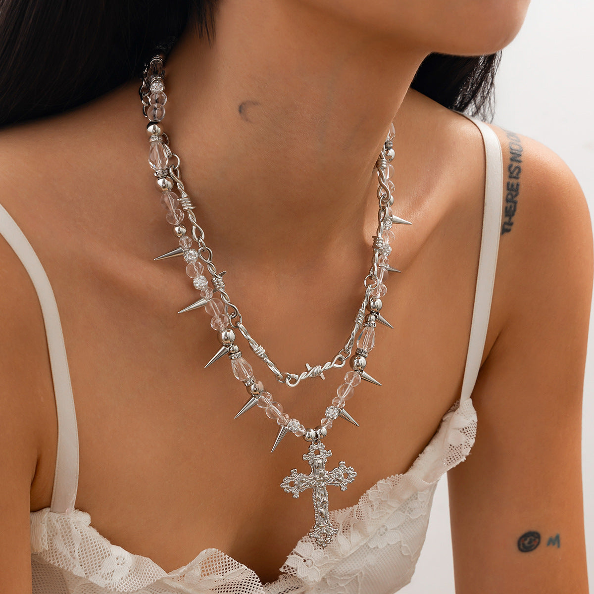 Collana con ciondolo a croce stile gotico con nappa per donna, base in lega con finitura galvanizzata, design geometrico