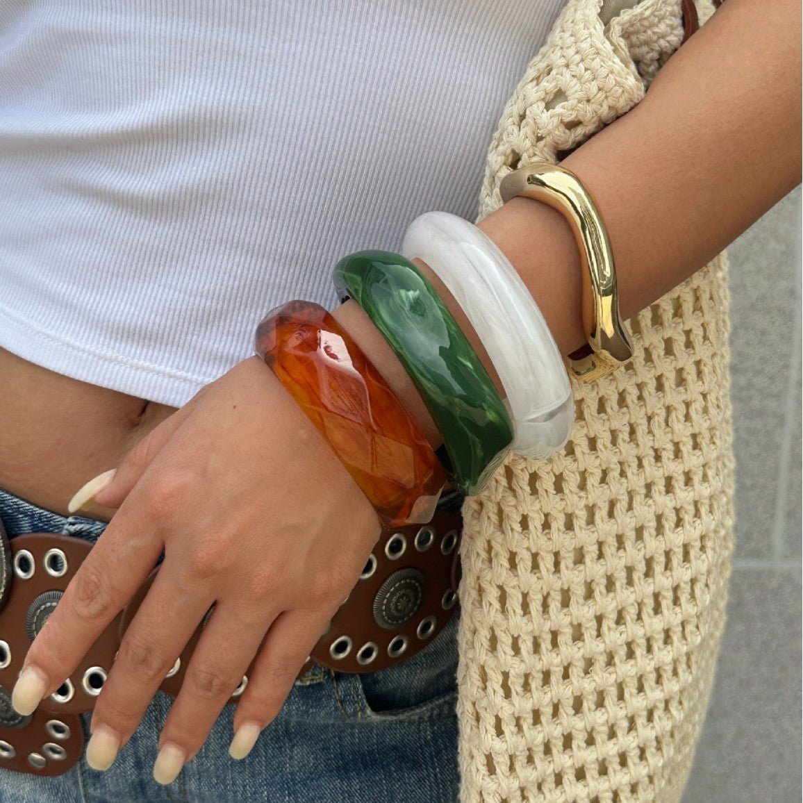 Bracciale a Polsino con Acrilico e Olio a Goccia Geometria Sfumata di Moda