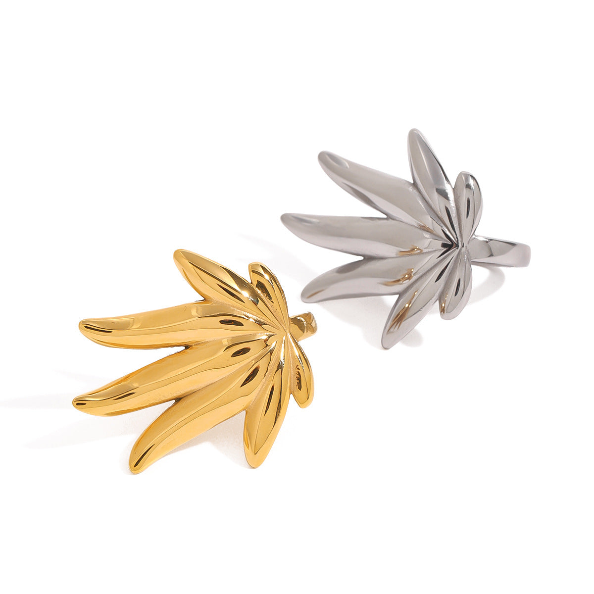 Anello da donna minimalista con foglia d'acero geometrica placcato in acciaio inossidabile