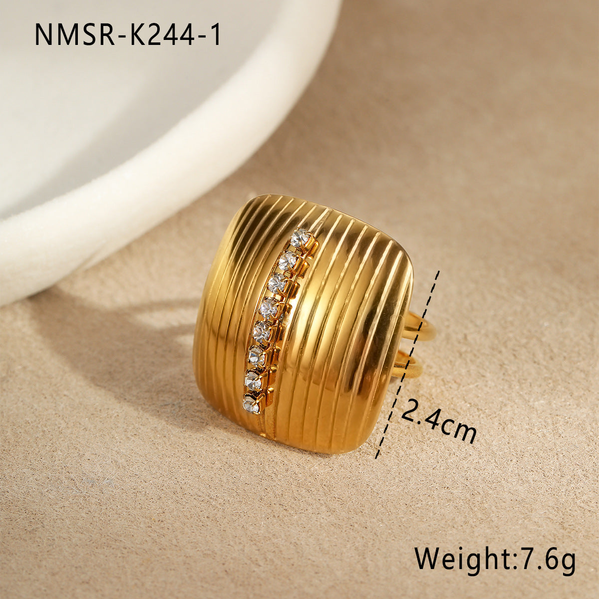 Anillo Minimalista Geométrico de Acero Inoxidable con Textura Martillada y Baño de Oro de 18K, con Banda Abierta para Mujer