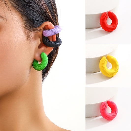 Minimalist Striped Geometric Round Resin Plated Ear Cuff for Women