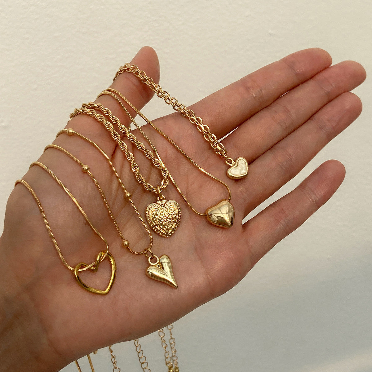 Collar con colgante de aleación en forma de corazón, dulce y atrevido, con detalle de borla para mujer