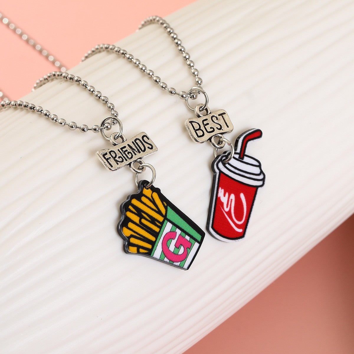 Set di collane con pendente a cartone animato di Coca Cola e patatine fritte per bambini, collana geometrica in resina con design stampato, gioielli dell'amicizia per bambini per la festa dei bambini