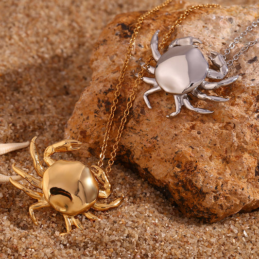 Collana con ciondolo a forma di granchio alla moda da donna in acciaio inossidabile con placcatura in oro 18 carati