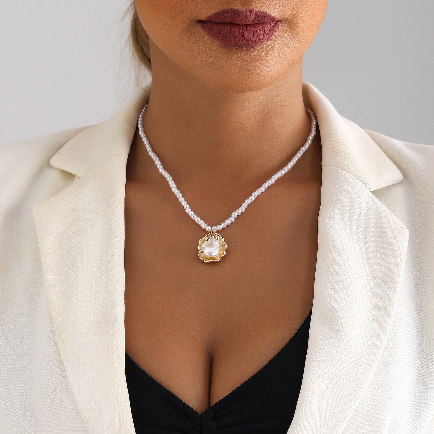 Minimalist Handmade Beaded Necklace for Women with Imitation Pearls Geometric Design Alloy Chain Plated Finish Clavicle Length