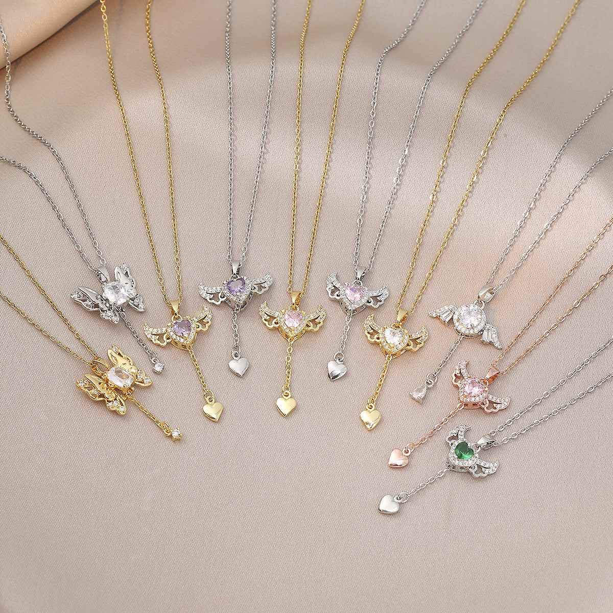 Collana di lusso in acciaio al titanio a forma di cuore con intarsio di strass e pendente a nappa da donna, catena sottile regolabile per clavicola