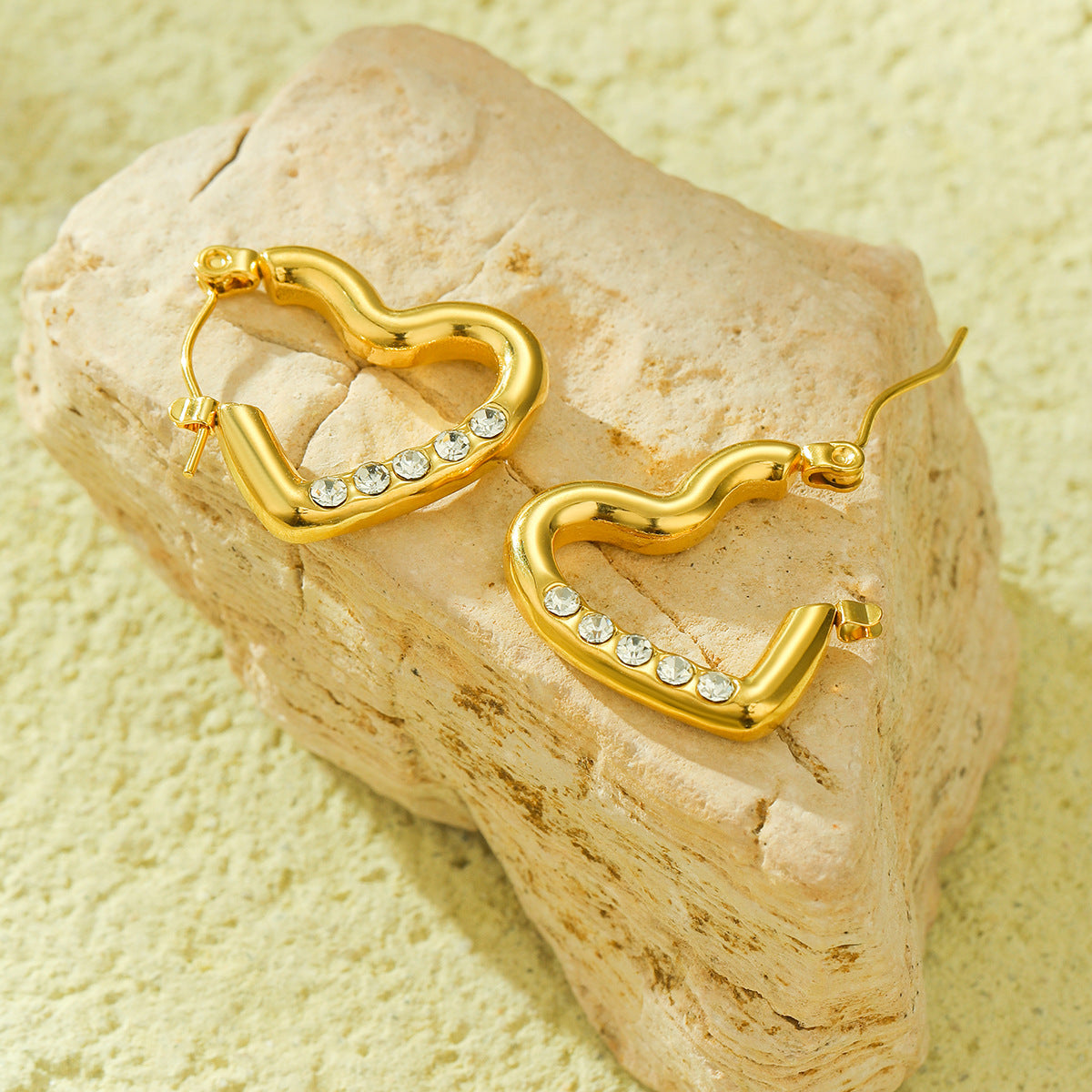 Orecchini a cerchio aperti da donna con strass a forma di cuore, in acciaio inossidabile placcato oro 18 carati, stile minimalista