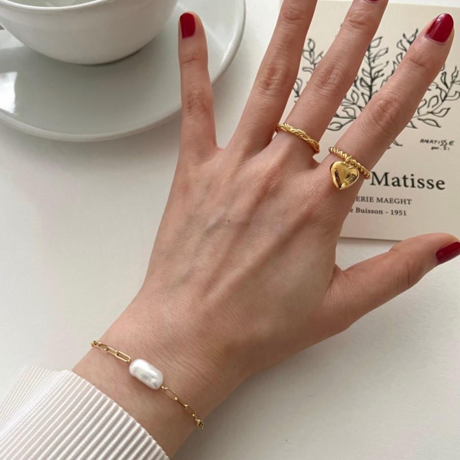 Minimalist Heart-Shaped 925 Sterling Silver Ring for Women with Wavy Band Design