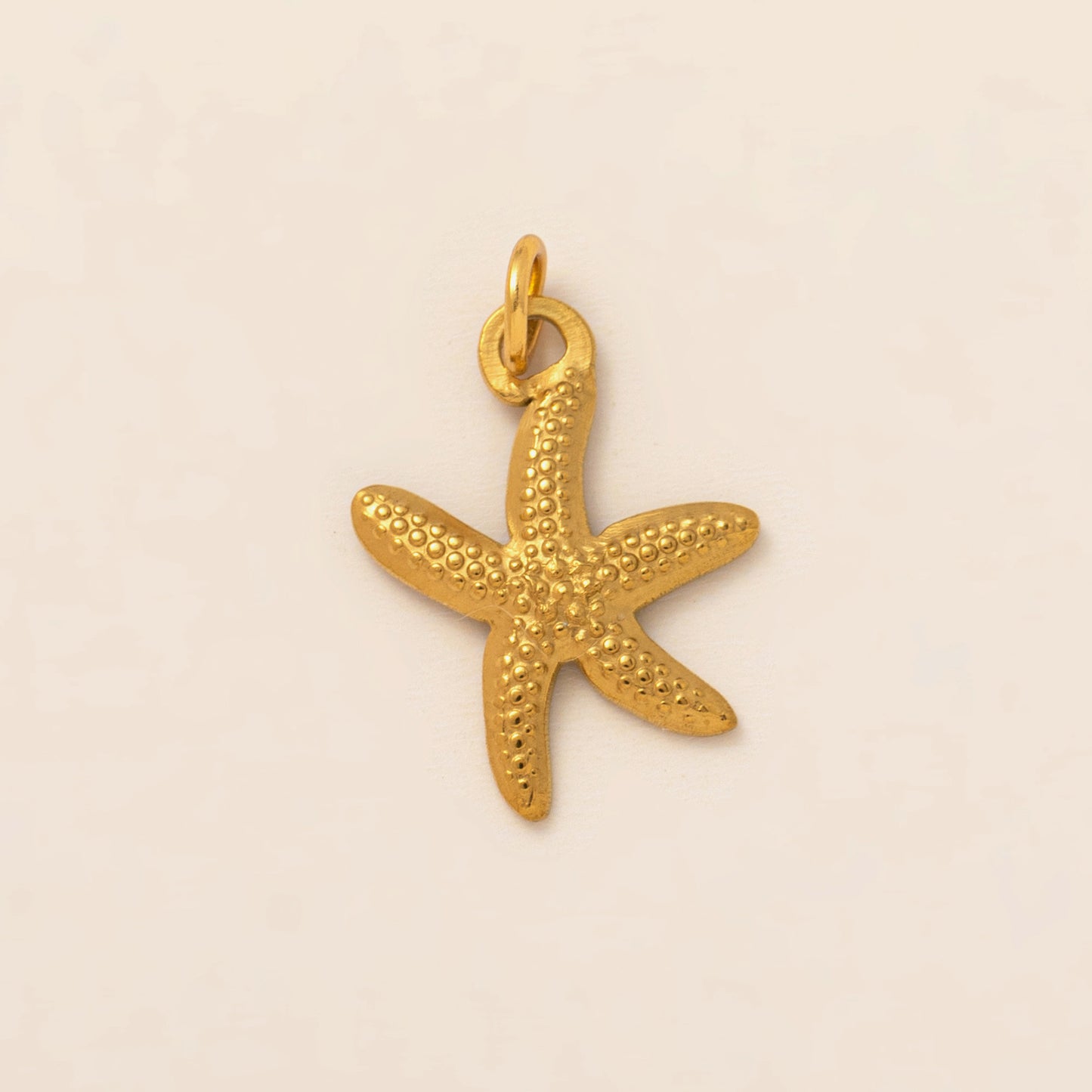 Collar minimalista con colgante de animal de acero de titanio bañado en oro de 18 quilates para mujer