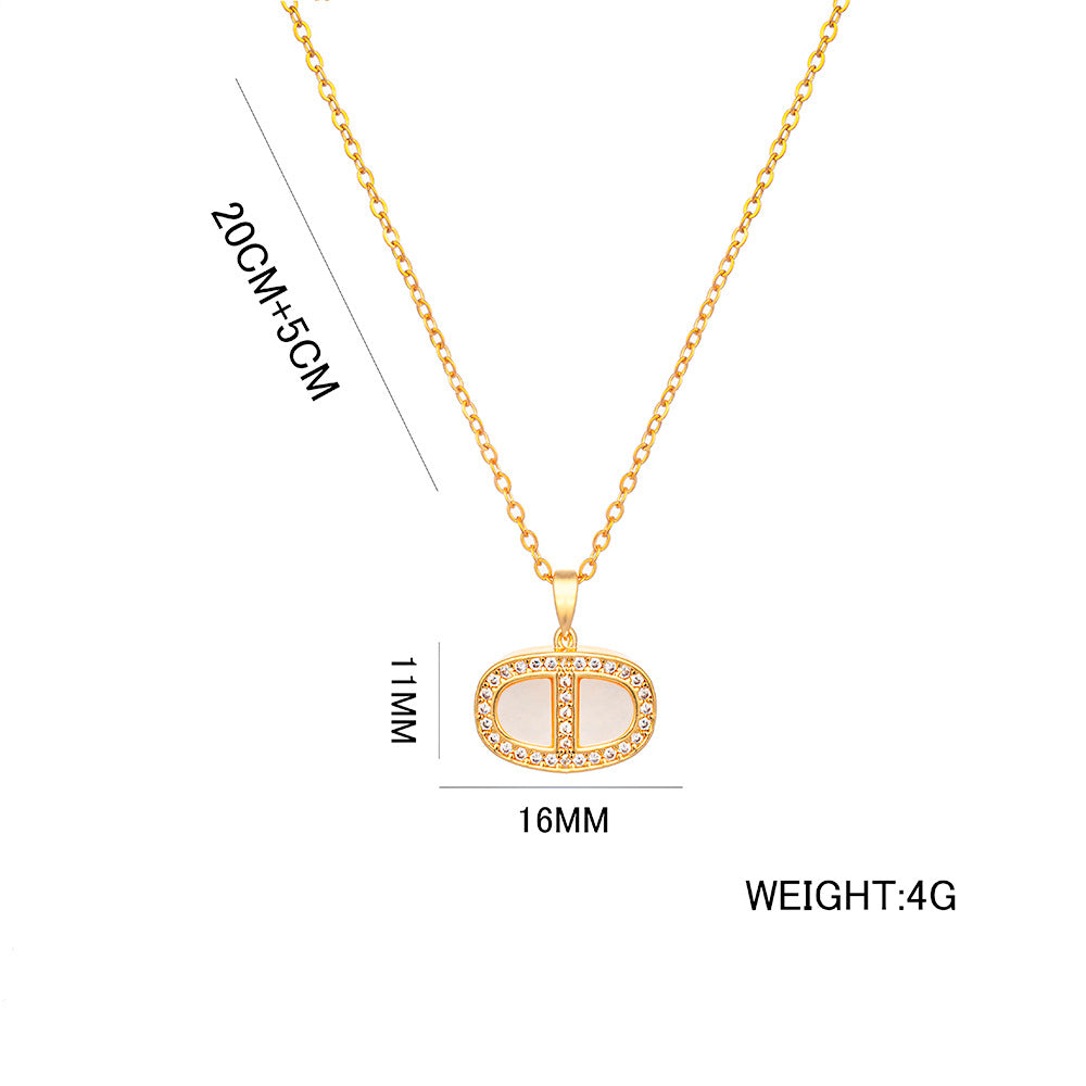 Collana con ciondolo a forma di lettera CD geometrica minimalista da donna in acciaio al titanio con intarsio di strass e finitura placcata su catena a serpente