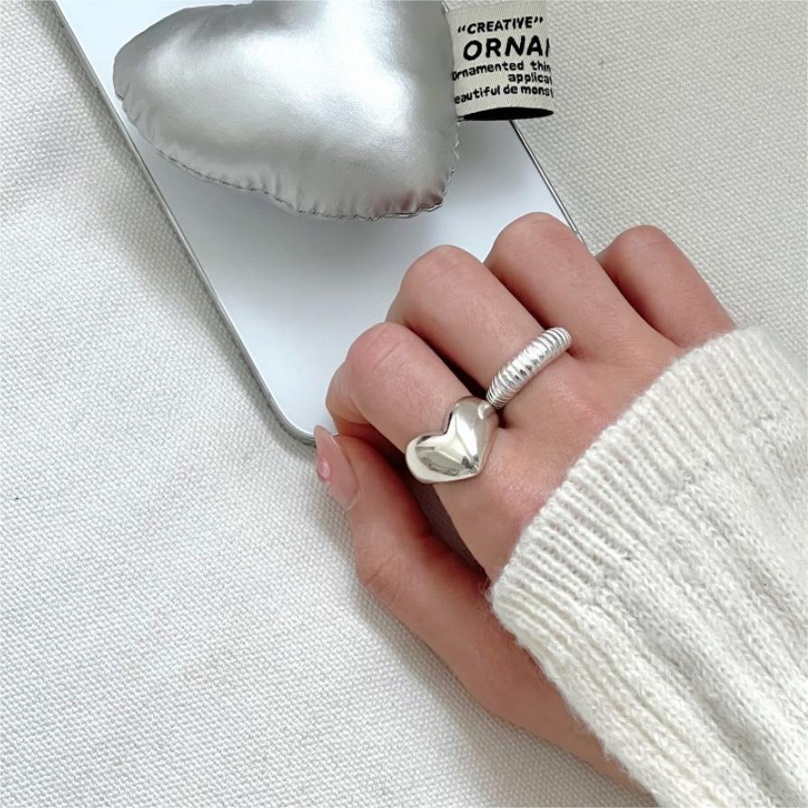 Anillo Minimalista con Forma de Corazón de Plata de Ley 925 con Acabado Pulido Liso para Mujer