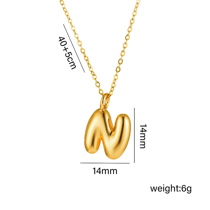 Collar minimalista de acero de titanio chapado en oro de 18 quilates con forma de letra delicada para mujer