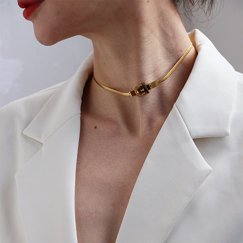 Gargantilla de Cadena de Serpiente Chapada en Acero de Titanio Geométrico Minimalista para Mujer