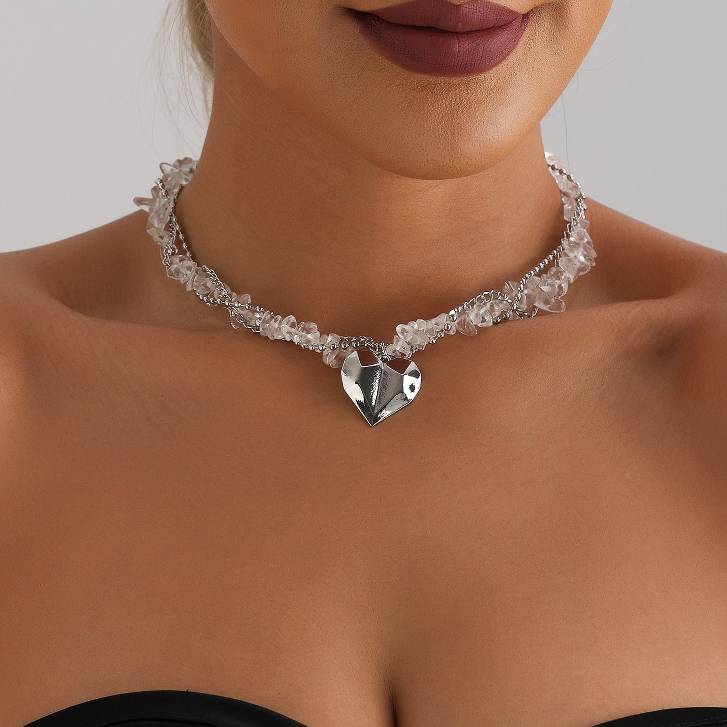 Fashionable Heart-Shaped Geometric Alloy Pendant Necklace with Plated Finish for Women