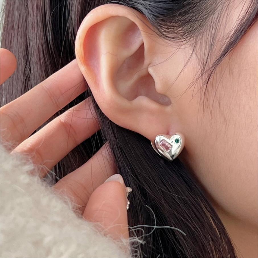 Pendientes minimalistas de tuerca de plata de ley 925 con forma de corazón e incrustaciones de circonita para mujer