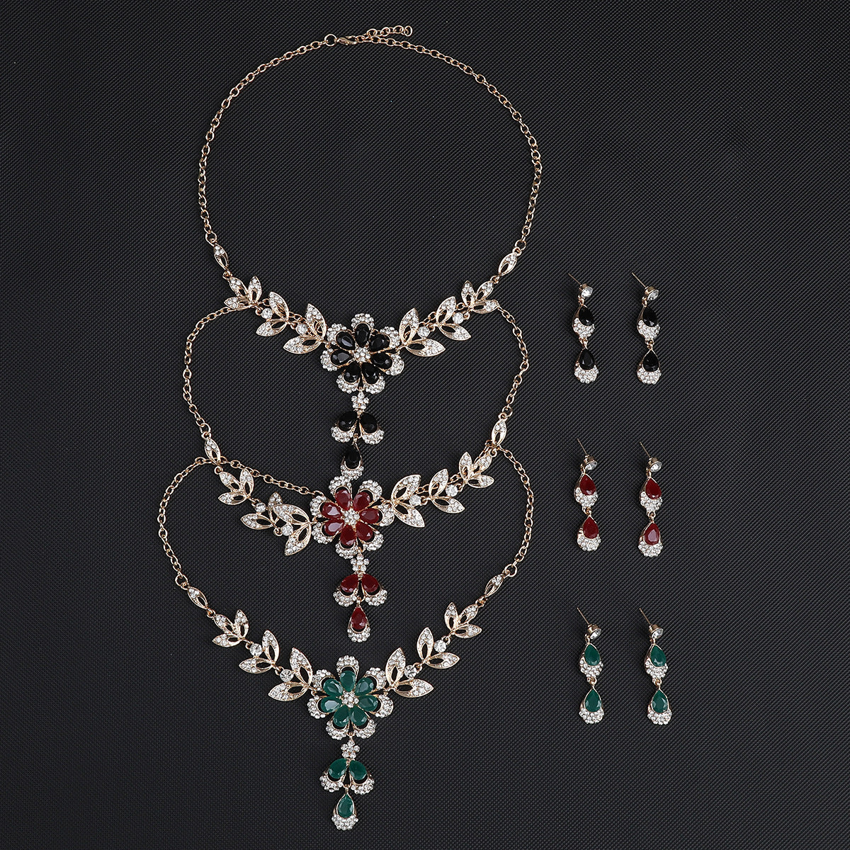 Conjunto de collar de aleación floral vintage con colgante, incrustaciones de diamantes de imitación y cadena de onda de agua para mujer
