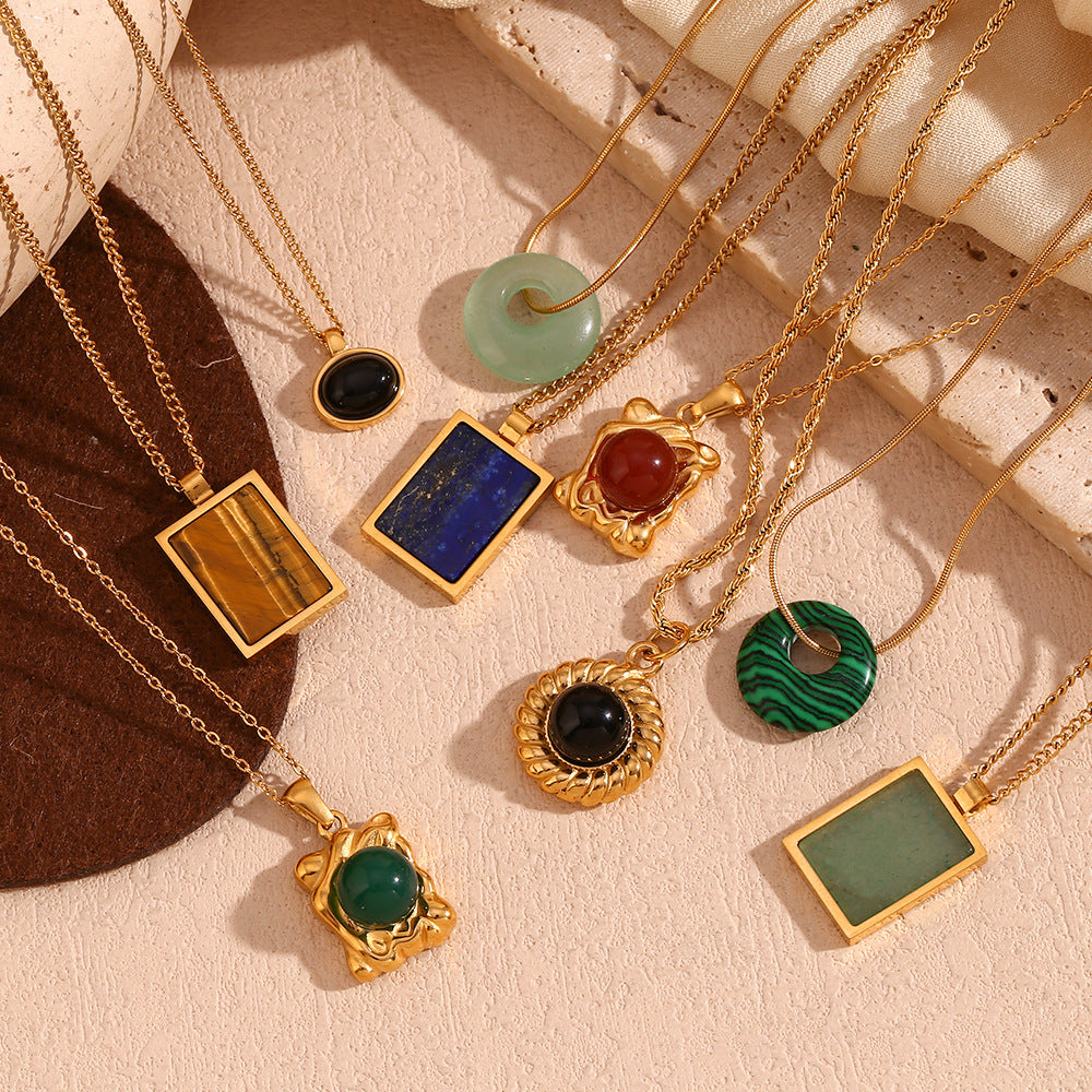Collana con ciondolo rotondo geometrico vintage in acciaio inossidabile con placcatura in oro 18 carati e bordo attorcigliato per donna