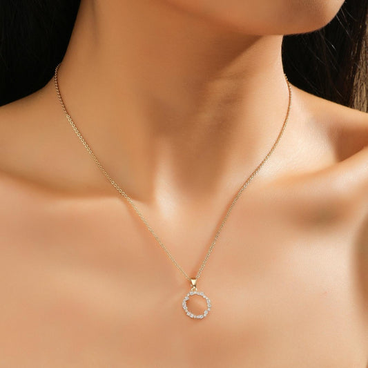 Collar Colgante Geométrico Minimalista de Círculo para Mujer Hecho de Cobre con Incrustaciones de Zirconia y Cadena Ajustable