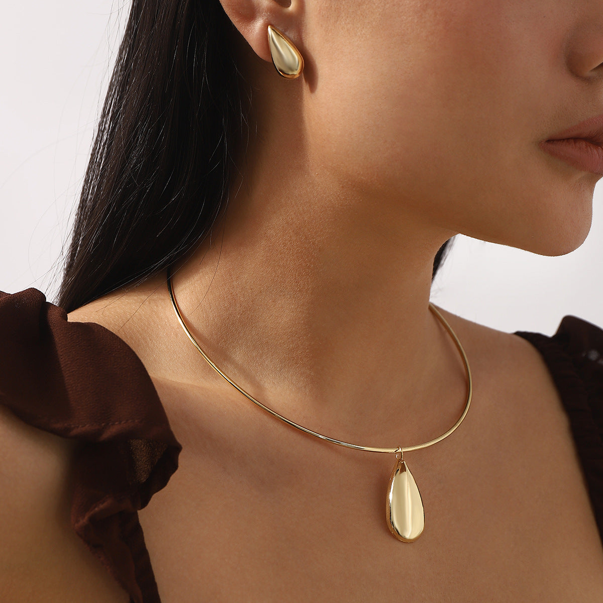 Collar minimalista geométrico colgante para mujer con colgante de aleación galvanizada en cadena estándar, estilo gargantilla de moda