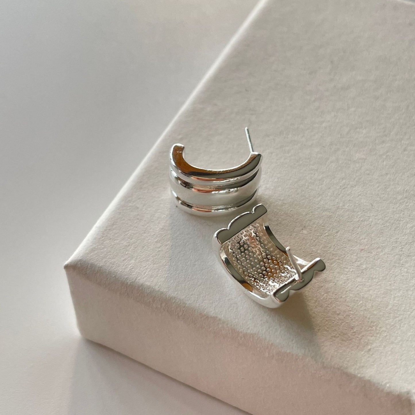 Minimalist 925 Sterling Silver Geometric Curved Stud Earrings
