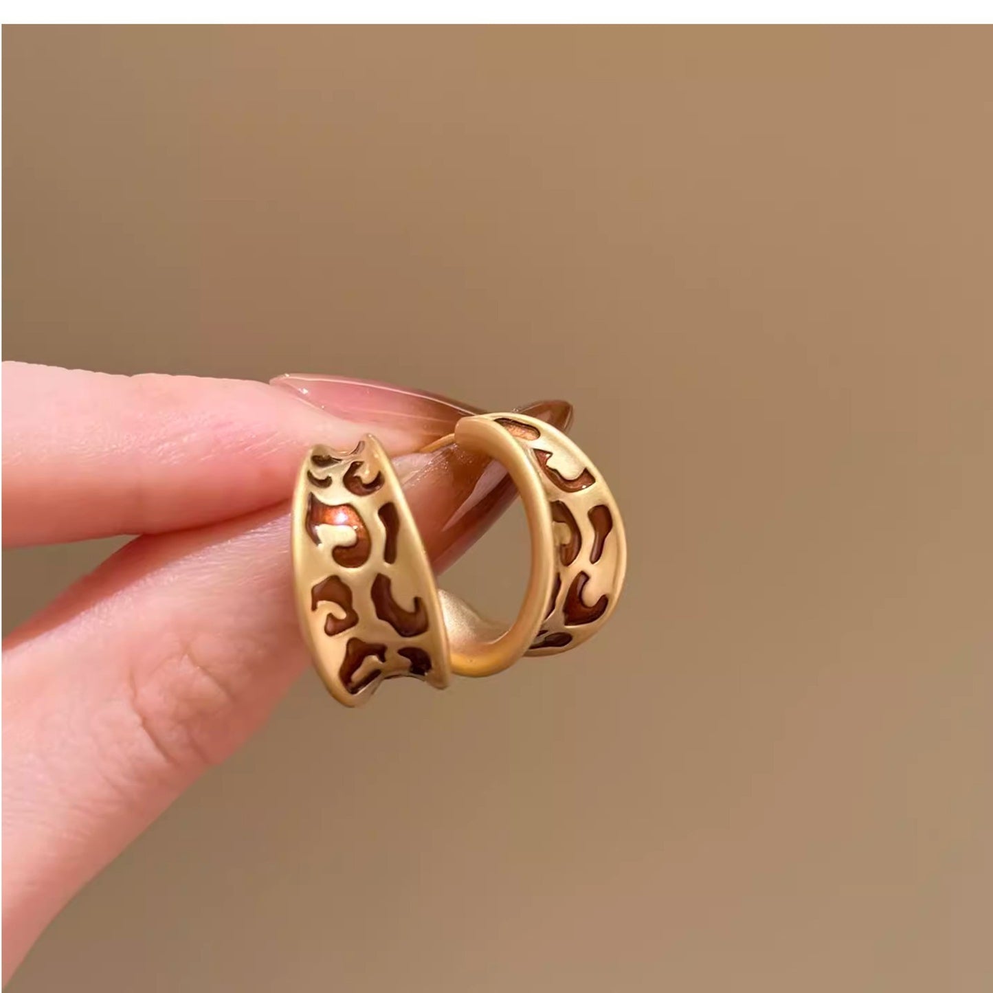 Pendientes de Flores Geométricas con Incrustaciones de Diamantes de Imitación en Cobre Bañado y Postes de Acero Inoxidable para Mujer, Joyería de Oreja de Lujo Minimalista y de Moda para el Día a Día