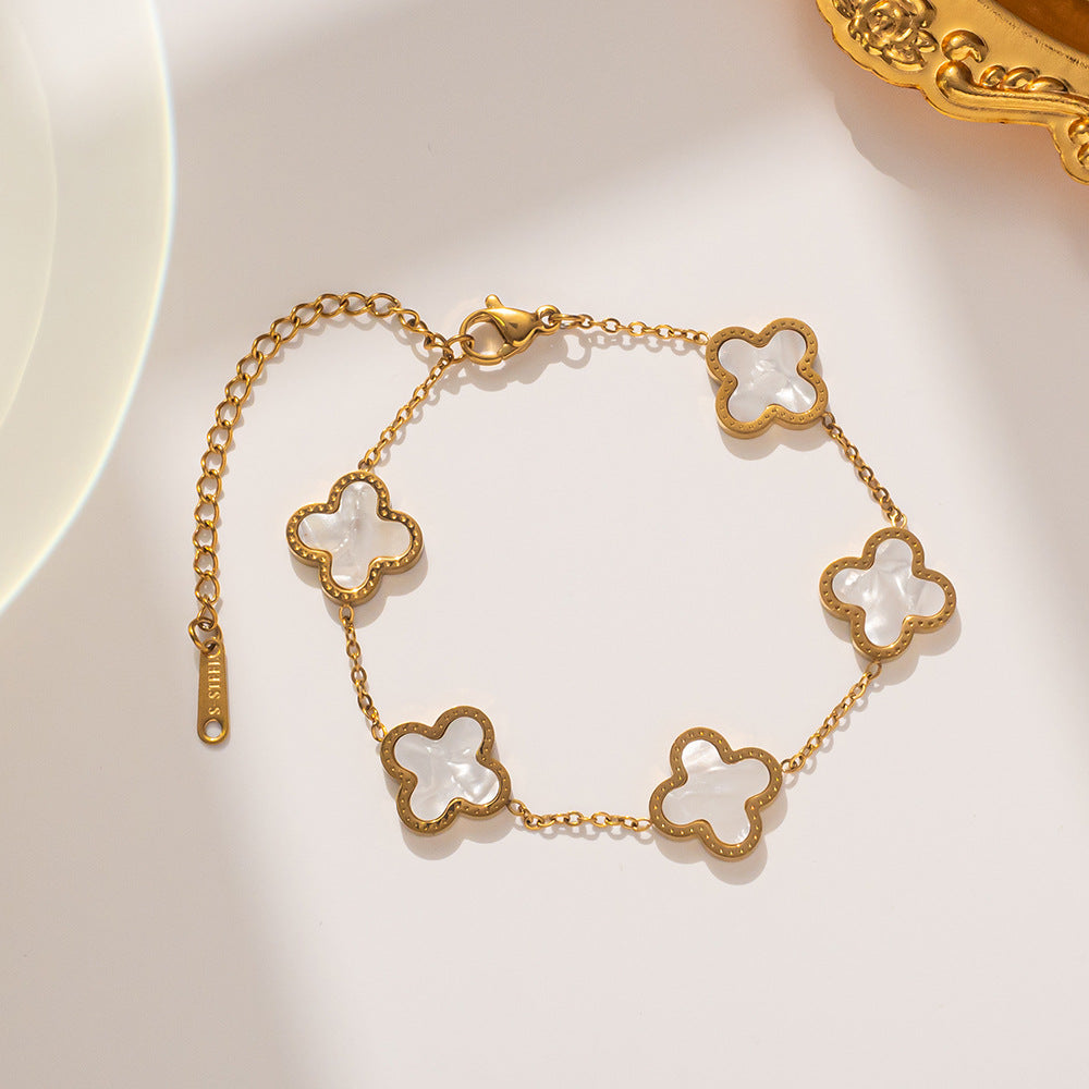 Minimalist Clover-Shaped Titanium Steel Bracelet for Women with Gold Plating and O-Chain Design