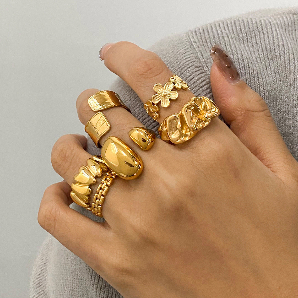 Anello Vintage a Cuore in Acciaio Inossidabile con Finitura Placcata per Donna Accessorio di Moda Geometrico Minimalista